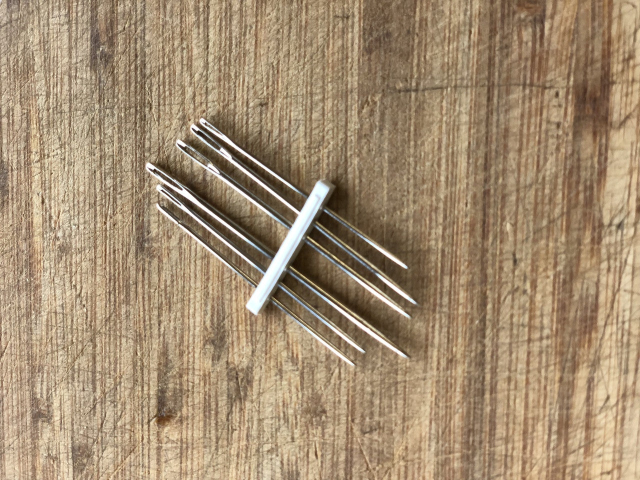 Steel needles pack for plaiting your horse or pony