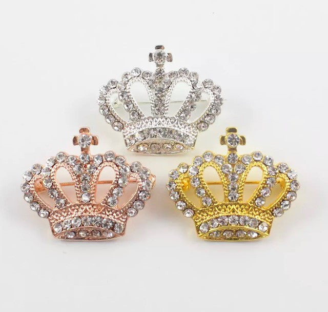 Crown brooch deals