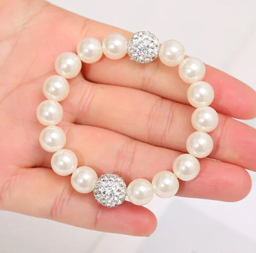 White Large Bead Pearl Bun with Diamontie Beads