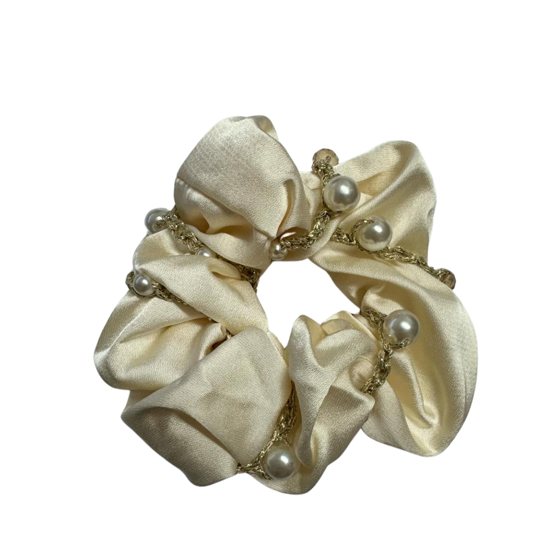 Cream pearl stain hair scrunchie